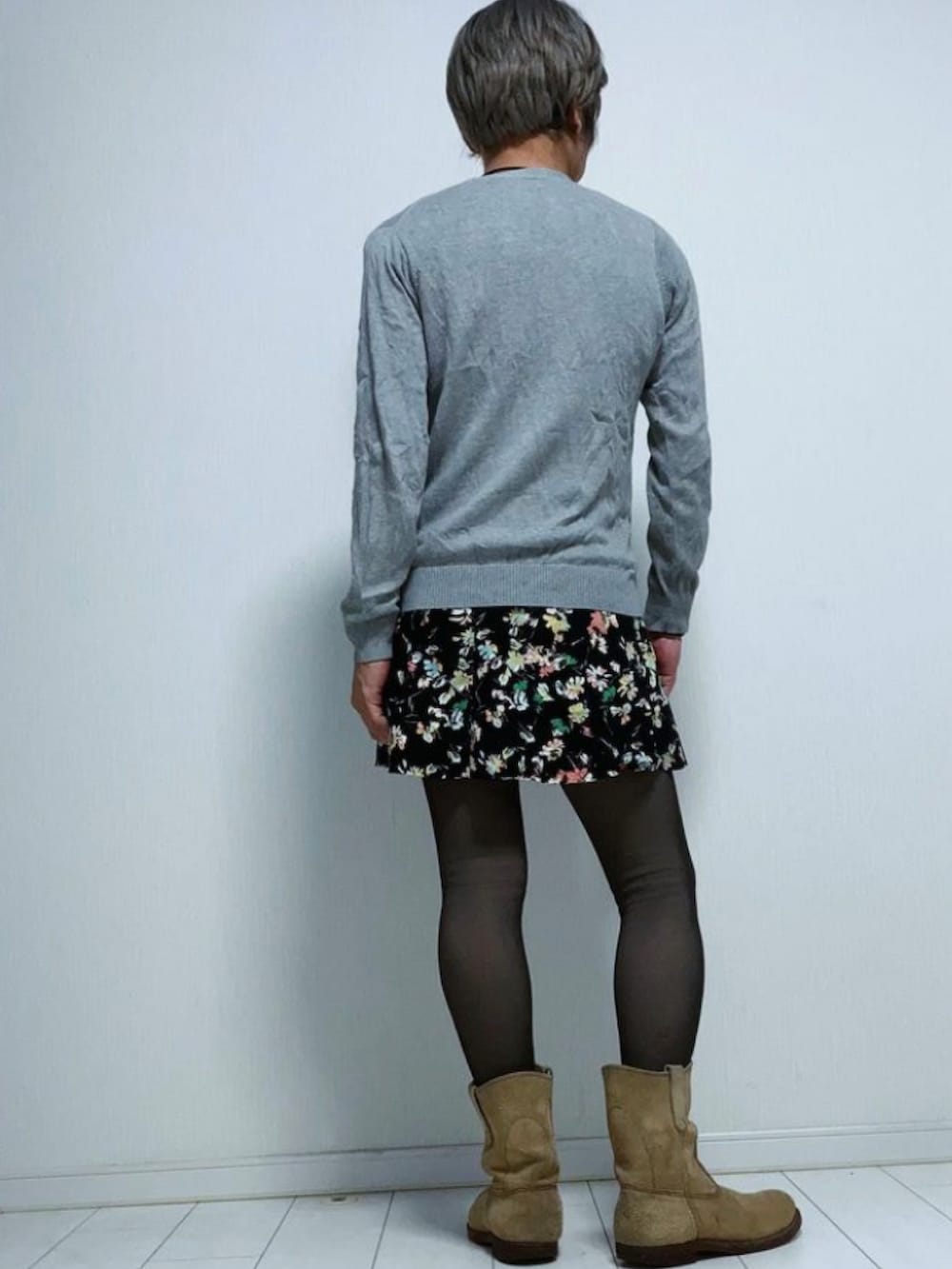 「カーディガン、ミニスカート、ミニワンピ、シャツワンピース、タイツ、ペコスブーツ、ブーツ」｜「EASTBOYのアイテム（カーディガン/ボレロ、グレー系）」を使った、miyabiさん（レディース・168cm）の秋コーディネートの2枚目の写真