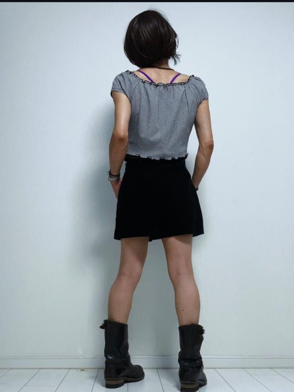 「オフショルダー、キュロット、ミニスカパン、エンジニアブーツ、ショーパン」｜「GUのアイテム（チューブトップ、ブラック系）」を使った、miyabiさん（レディース・168cm）の秋コーディネートの2枚目の写真