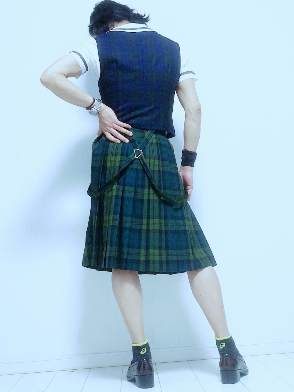 「ローファー、チェックスカート、プリーツスカート、スクールベスト、スクールブラウス、リボン、スクールガール、制服、吊りスカート」｜「HARUTAのアイテム（ローファー、ブラウン系）」を使った、miyabiさん（レディース・168cm）の春コーディネートの2枚目の写真