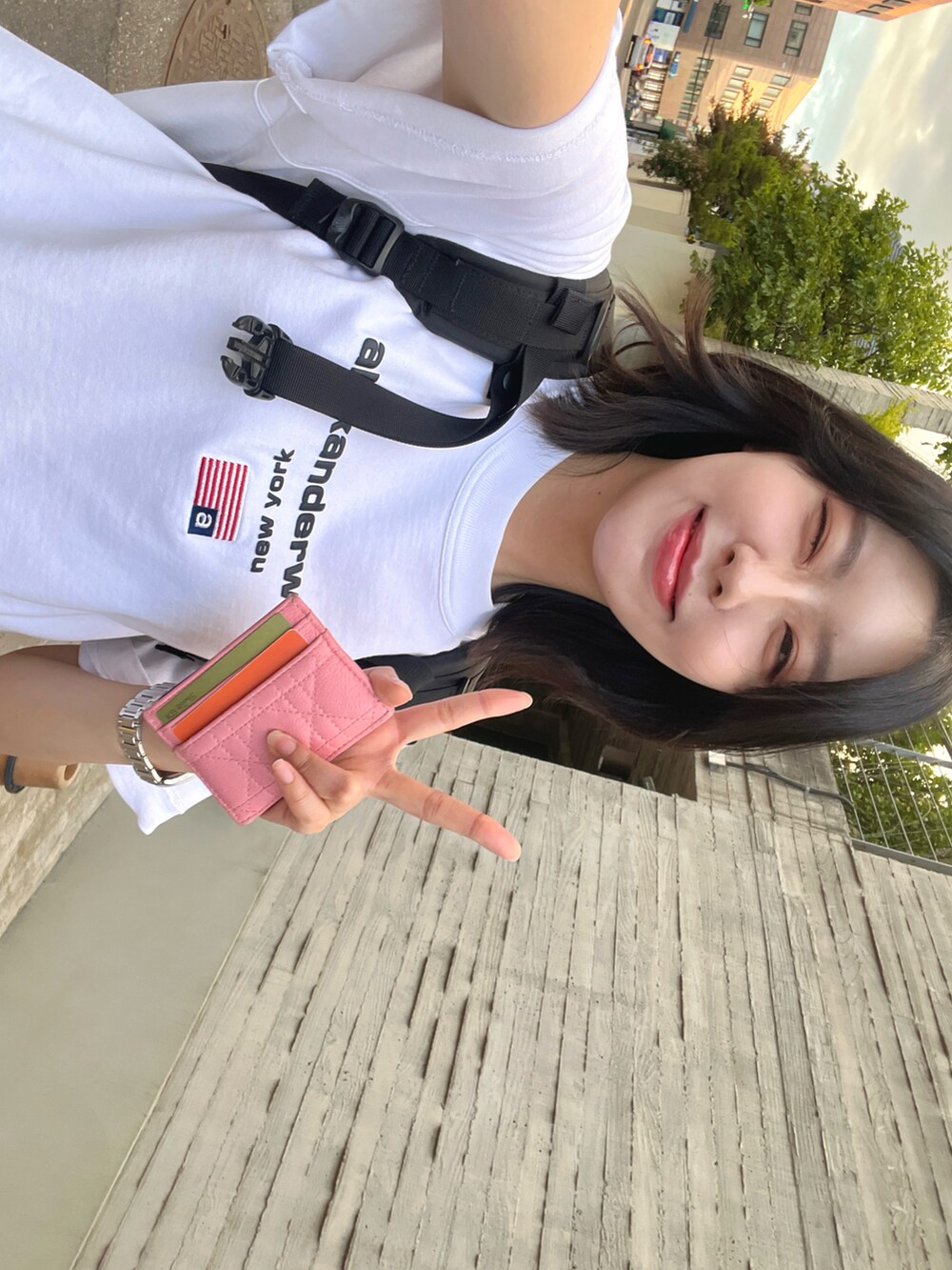 「レイヤードスタイル、夏コーデ、フェスコーデ、夏だ！Tシャツ着よう！、大人コーデ、大人かわいい、お出かけコーデ、ootd」｜「alexanderwangのアイテム（Tシャツ/カットソー、ホワイト系）」を使った、ahra_orzrさん（レディース・165cm）の夏コーディネートの5枚目の写真