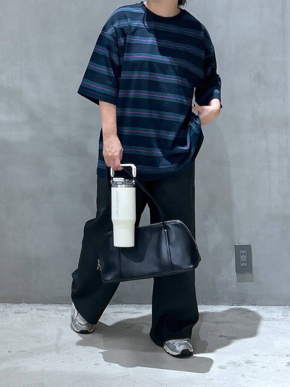 「体型カバー、ベーシック/シンプル、カジュアル、ママコーデ、低身長、着痩せ、ゆったり、メガネ、LAKOLE、着痩せ・細見え、シンプルコーデ、Tシャツ、パンツ、ネックレス、ボーダー」｜「LAKOLEのステンレス華奢チェーンネックレス2 / 114407（ネックレス、その他）」を使った、asamiさん（レディース・155cm）の夏コーディネートの5枚目の写真