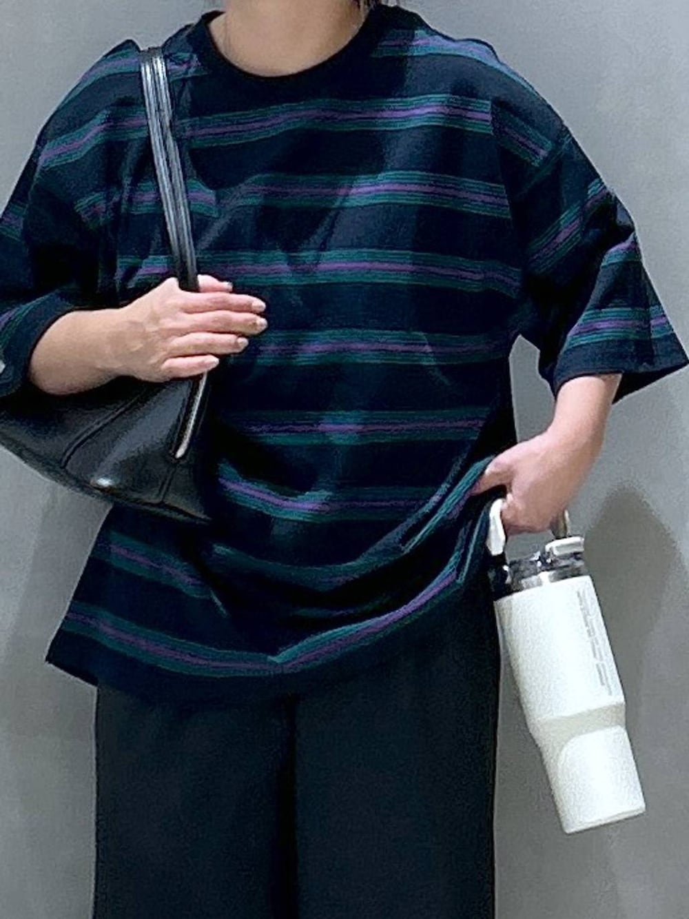 「体型カバー、ベーシック/シンプル、カジュアル、ママコーデ、低身長、着痩せ、ゆったり、メガネ、LAKOLE、着痩せ・細見え、シンプルコーデ、Tシャツ、パンツ、ネックレス、ボーダー」｜「LAKOLEのステンレス華奢チェーンネックレス2 / 114407（ネックレス、その他）」を使った、asamiさん（レディース・155cm）の夏コーディネートの6枚目の写真