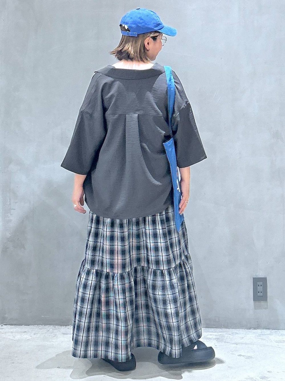 「体型カバー、ベーシック/シンプル、カジュアル、ママコーデ、低身長、着痩せ、ゆったり、メガネ、LAKOLE、着痩せ・細見え、シンプルコーデ、ワンピース、シャツ、シャツスタイル」|「LAKOLEのステンレス華奢チェーンネックレス2 / 114407(ネックレス、その他)」を使った、asamiさん(レディース・155cm)の夏コーディネートの2枚目の写真
