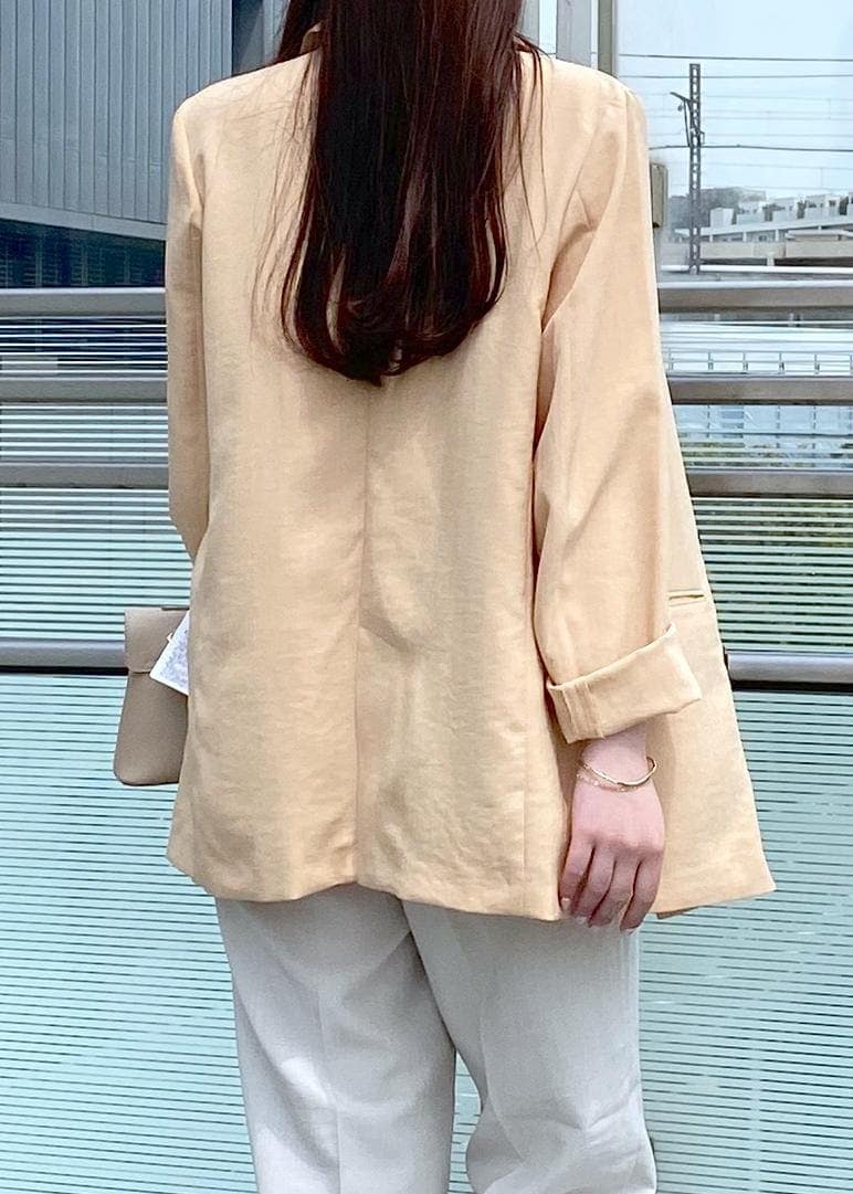 「身長158cm、骨格ウェーブ、初春コーデ、春コーデ、初夏コーデ、デートコーデ、お出かけコーデ、レイヤード、パンツスタイル、ヘルシーコーデ、フェミニンコーデ、きれいめコーデ、VIS、ウェーブ、ブルべ夏」｜「VISの【新色追加】ひねり金具ワンハンドルミニショルダーバッグ【2WAY（ショルダーバッグ、ベージュ系）」を使った、minary1005さん（レディース・158cm）の春コーディネートの5枚目の写真