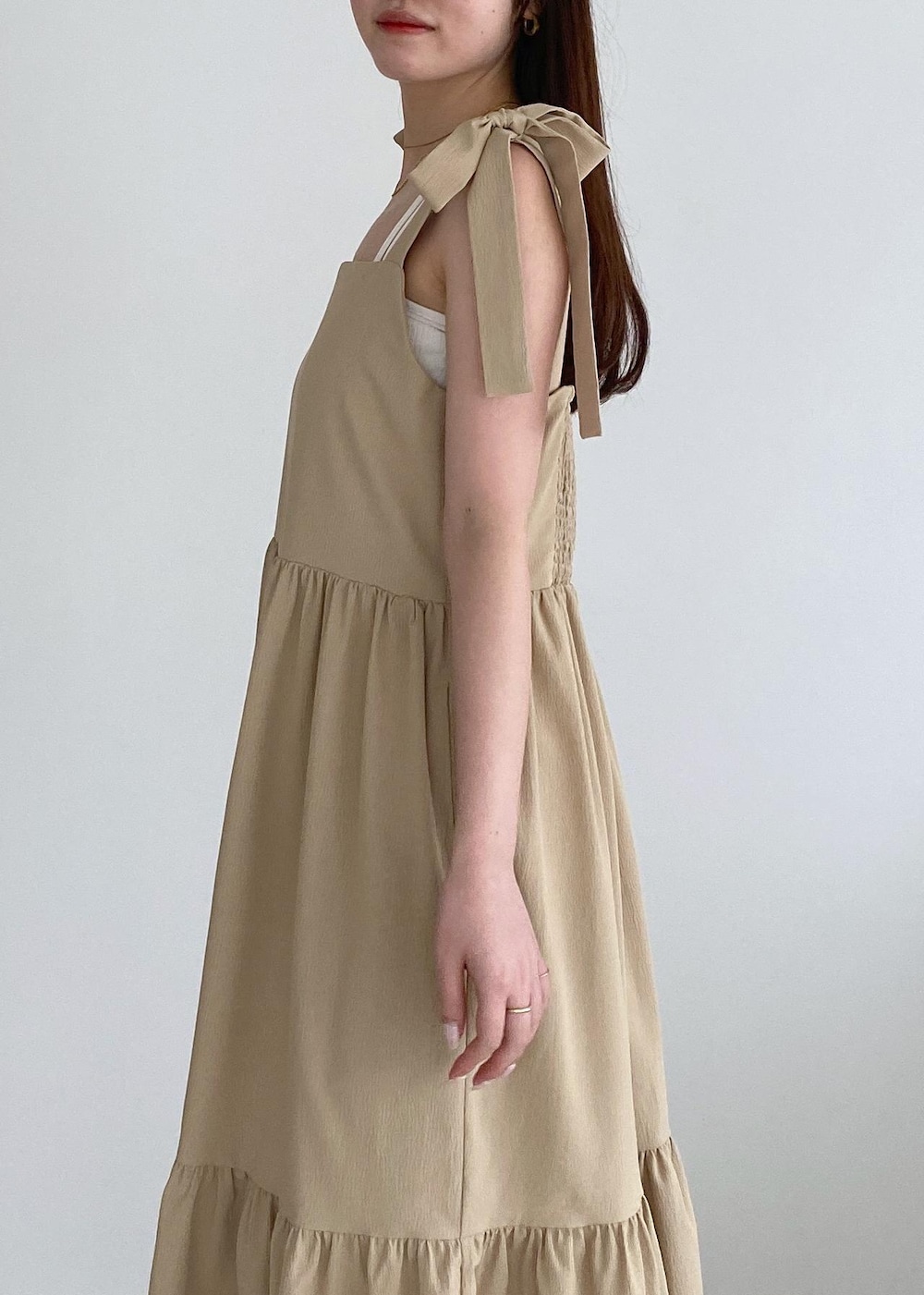 「骨格ウェーブ、身長158cm、リボン、夏コーデ、デートコーデ、お出かけコーデ、ヘルシーコーデ、フェミニンコーデ、VIS、ウェーブ、ブルべ夏、乾燥、ワンピース、バッグ、ハンドバッグ」｜「Juzeのメタルヒールサンダル（サンダル、ホワイト系）」を使った、minary1005さん（レディース・158cm）の夏コーディネートの7枚目の写真