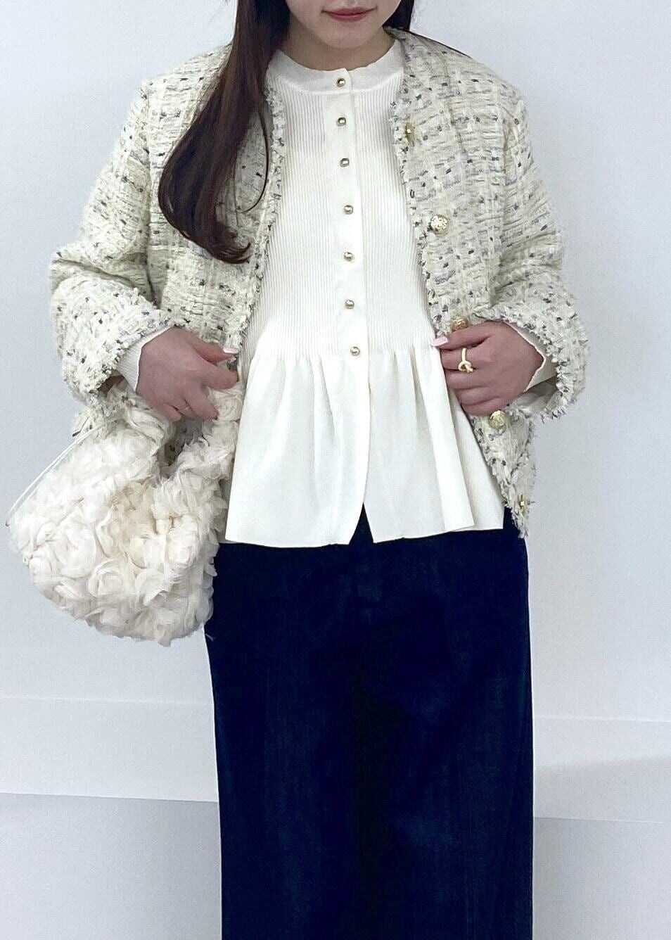 「身長158cm、骨格ウェーブ、初春コーデ、春コーデ、デートコーデ、お出かけコーデ、大人カジュアル、レイヤード、カジュアルコーデ、ヘルシーコーデ、フェミニンコーデ、きれいめコーデ、VIS、ウェーブ、ブルべ夏」｜「VISのツイードノーカラージャケット（ノーカラージャケット、ホワイト系）」を使った、minary1005さん（レディース・158cm）の冬コーディネートの4枚目の写真