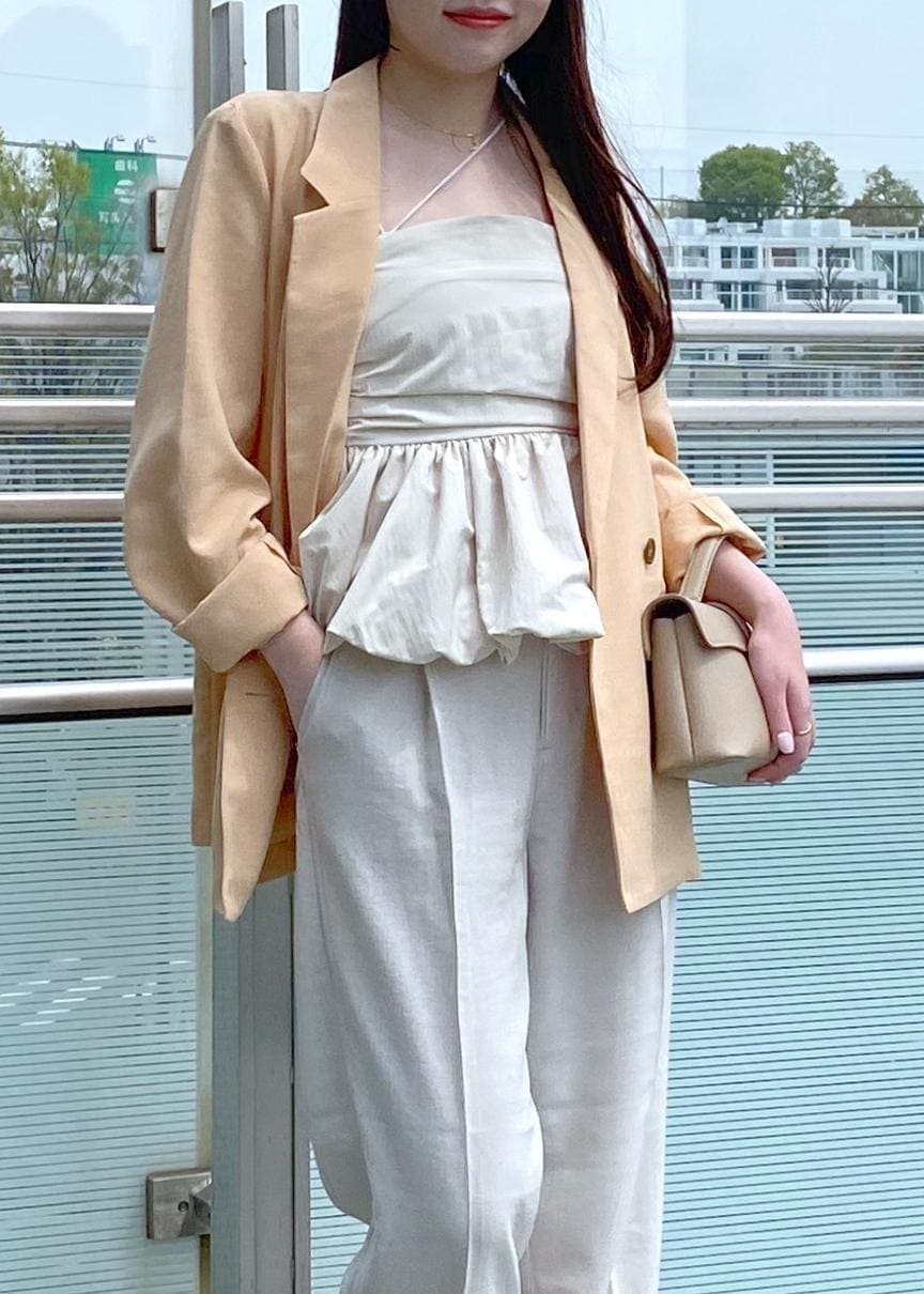 「身長158cm、骨格ウェーブ、初春コーデ、春コーデ、初夏コーデ、デートコーデ、お出かけコーデ、レイヤード、パンツスタイル、ヘルシーコーデ、フェミニンコーデ、きれいめコーデ、VIS、ウェーブ、ブルべ夏」｜「VISの【新色追加】ひねり金具ワンハンドルミニショルダーバッグ【2WAY（ショルダーバッグ、ベージュ系）」を使った、minary1005さん（レディース・158cm）の春コーディネートの2枚目の写真