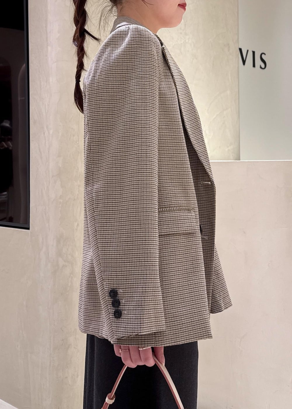 「骨格ウェーブ、身長158cm、初秋コーデ、秋コーデ、スカートスタイル、ワントーンコーデ、フェミニンコーデ、VIS、ウェーブ、ブルべ夏、乾燥、トップス、キャミソール、ジャケット/アウター、テーラードジャケット」｜「VISの【累計販売枚数10,000点】【2WAY】ハートカットバッグ（ショルダーバッグ、ベージュ系）」を使った、minary1005さん（レディース・158cm）の秋コーディネートの5枚目の写真