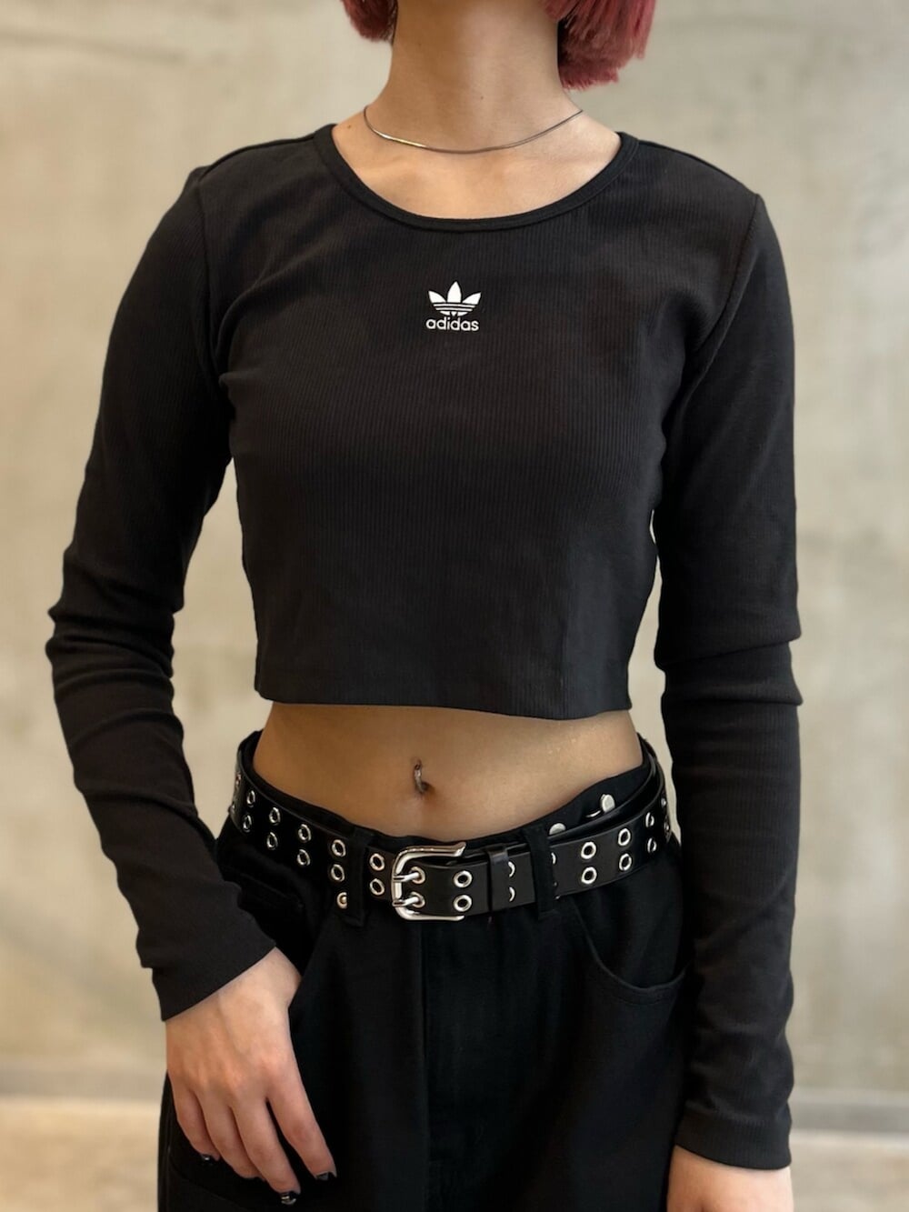「adidas、adidas originals、アディダス、アディダスオリジナルス、ロンT、ナイロンジャケット、テコンドー、牛柄」｜「adidasのエッセンシャルズ リブ クロップ 長袖Tシャツ / ロンT / アディダスオリジナルス adidas Originals（Tシャツ/カットソー、ブラック系）」を使った、RHさん（レディース・158cm）の春コーディネートの5枚目の写真