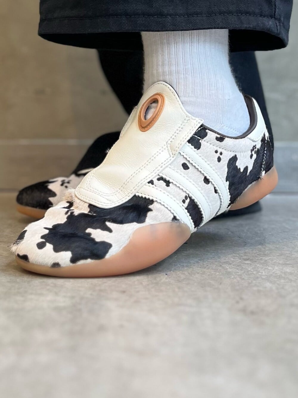 「adidas、adidas originals、アディダス、アディダスオリジナルス、ロンT、ナイロンジャケット、テコンドー、牛柄」｜「adidasのエッセンシャルズ リブ クロップ 長袖Tシャツ / ロンT / アディダスオリジナルス adidas Originals（Tシャツ/カットソー、ブラック系）」を使った、RHさん（レディース・158cm）の春コーディネートの6枚目の写真