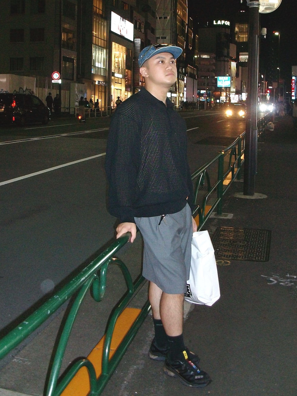 「supreme、BEAMS JAPAN、SALOMON、keboz、harajuku、メンズコーデ、ブラックコーデ、スポーツミックス」｜「BEAMS JAPANのアイテム（ニット/セーター、ブラック系）」を使った、KMさん（メンズ・175cm）の夏コーディネートの2枚目の写真