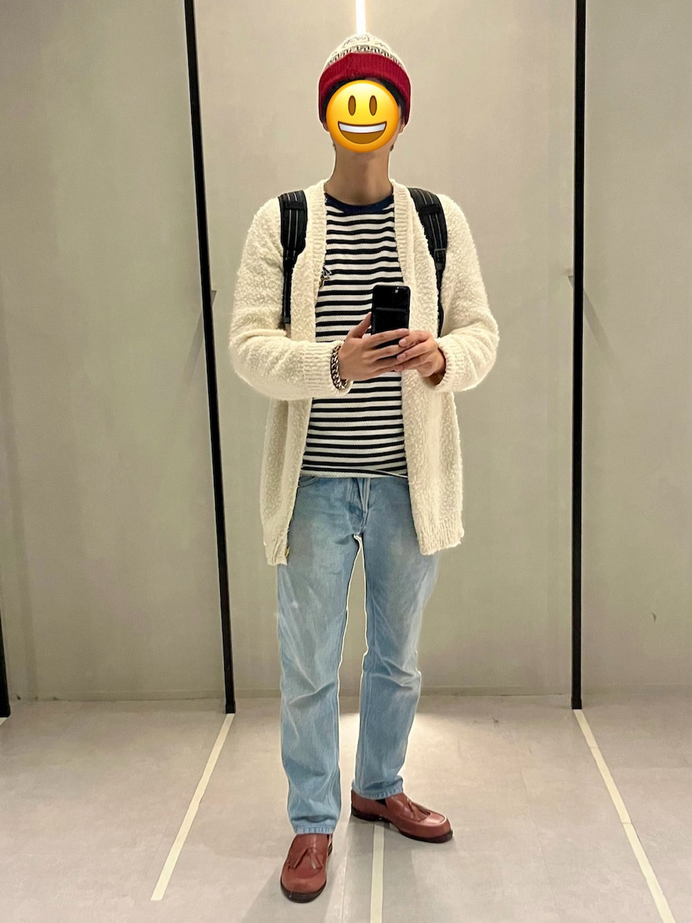「日常に魔法を、ニット、デニム、秋のコーデ、ニット帽」｜「GUCCIのアイテム（デニムパンツ、ブルー系）」を使った、😃さん（骨格ナチュラル・メンズ・178cm）の秋コーディネートの2枚目の写真