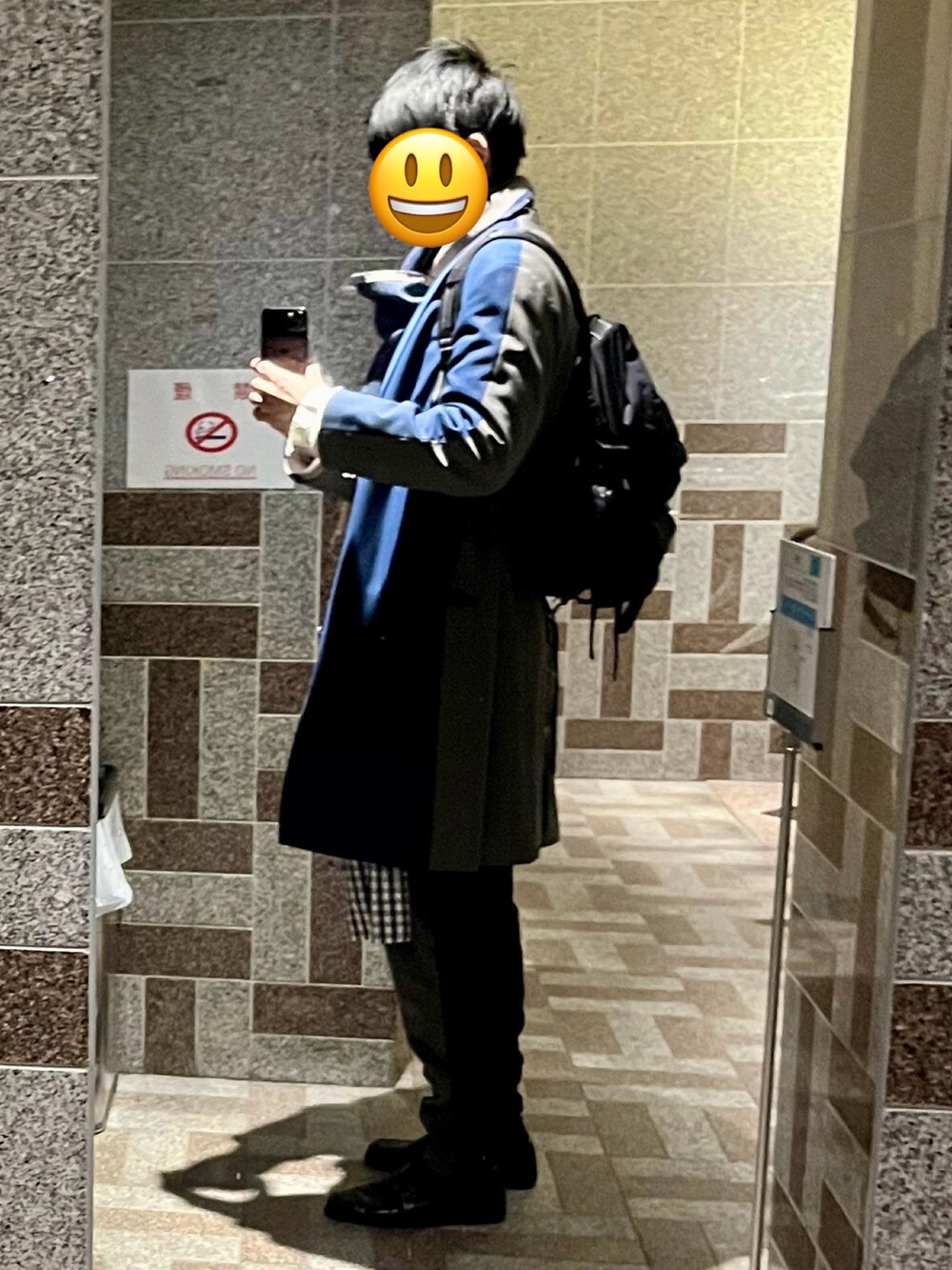 「オトナカジュアル、レイヤードスタイル、冬アウター、シャツスタイル、ロングコート、冬服」｜「JW Andersonのアイテム（シャツ/ブラウス、ホワイト系）」を使った、😃さん（骨格ナチュラル・メンズ・178cm）の秋コーディネートの2枚目の写真