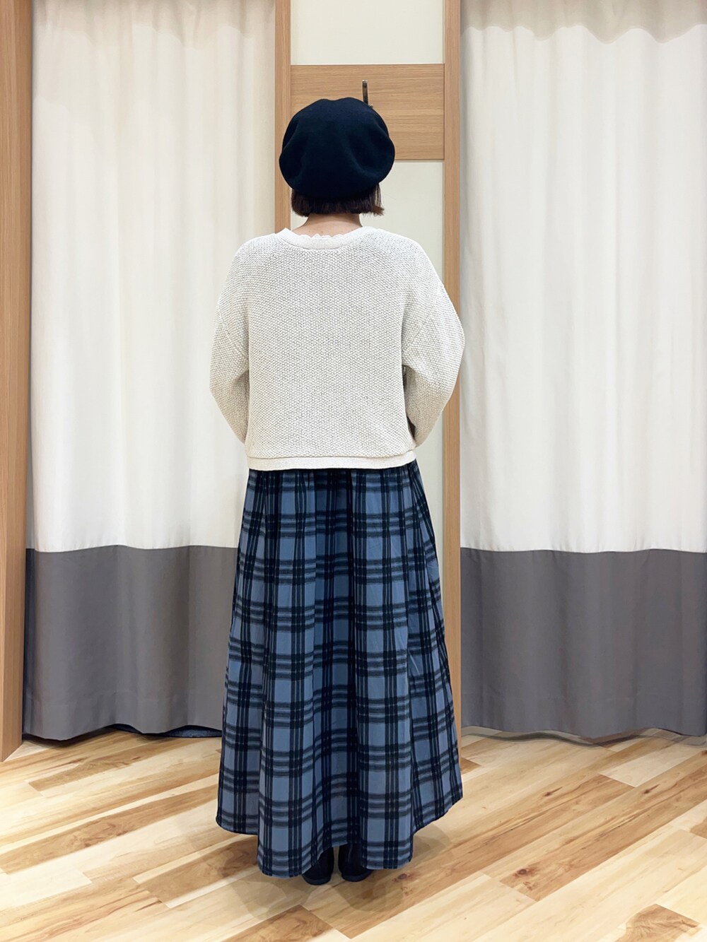 「Samansa Mos2、SM2、サマンサ モスモス(Samansa Mos2)、ゆるコーデ、ナチュラル、秋コーデ、ワンピース、ジャケット、大人ガーリー、低身長、おしゃれさんと繋がりたい、レイヤードスタイル、チェックワンピース」｜「Samansa Mos2の前後着チャーチワンピース（ワンピース、ブルー系）」を使った、㋐ ㋳ ㋕ さん（レディース・155cm）の秋コーディネートの2枚目の写真