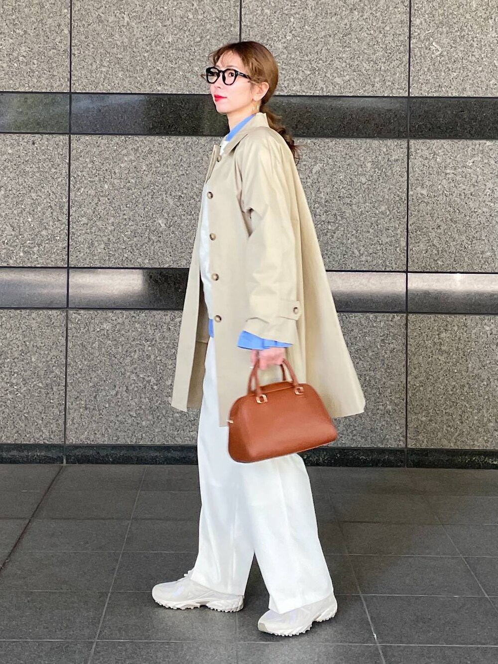 「ワントーン、高見え、ニット、ワイドパンツ、ラフ、骨格ウェーブ、高身長、フェミニン、きれいめ、カジュアル、ウォッシャブル、メガネ、BARNYARDSTORM、メガネ女子、トレンチコート」|「BARNYARDSTORMのBARNYARDSTORM / UVカットラウンドグラス(メガネ、ブラック系)」を使った、みかさん(レディース・174cm)の冬コーディネートの2枚目の写真