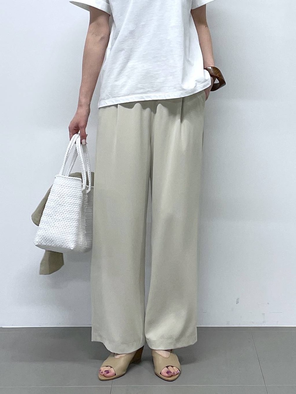 「ワイドパンツ、ワントーン、高見え、ラフ、高身長、きれいめ、カジュアル、ウォッシャブル、メガネ、BARNYARDSTORM、メガネ女子、Tシャツ」|「BARNYARDSTORMのBARNYARDSTORM / UVカットラウンドグラス(メガネ、ブラック系)」を使った、みかさん(レディース・174cm)の春コーディネートの6枚目の写真