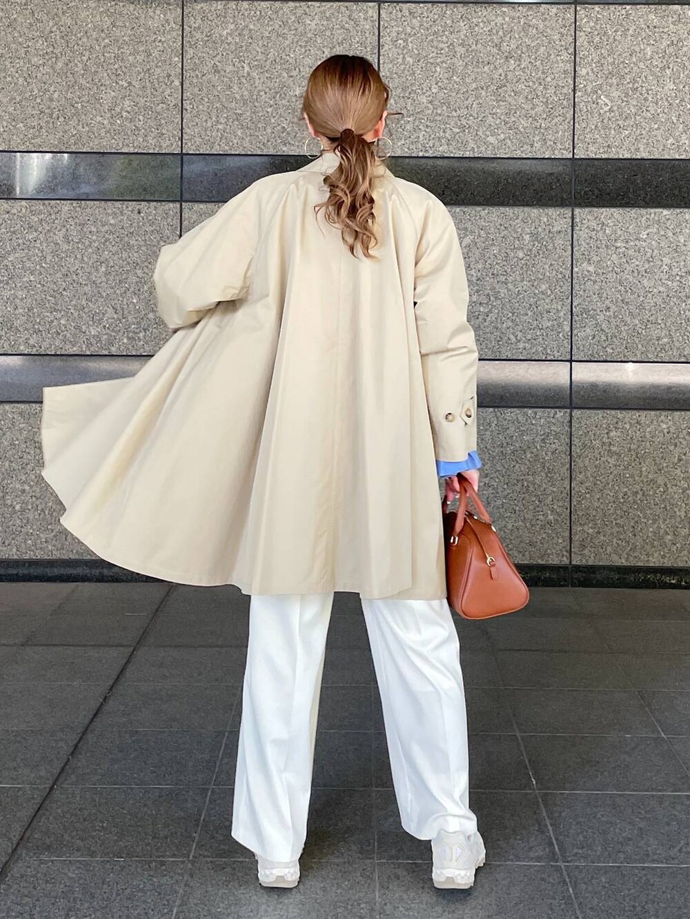 「ワントーン、高見え、ニット、ワイドパンツ、ラフ、骨格ウェーブ、高身長、フェミニン、きれいめ、カジュアル、ウォッシャブル、メガネ、BARNYARDSTORM、メガネ女子、トレンチコート」|「BARNYARDSTORMのBARNYARDSTORM / UVカットラウンドグラス(メガネ、ブラック系)」を使った、みかさん(レディース・174cm)の冬コーディネートの6枚目の写真