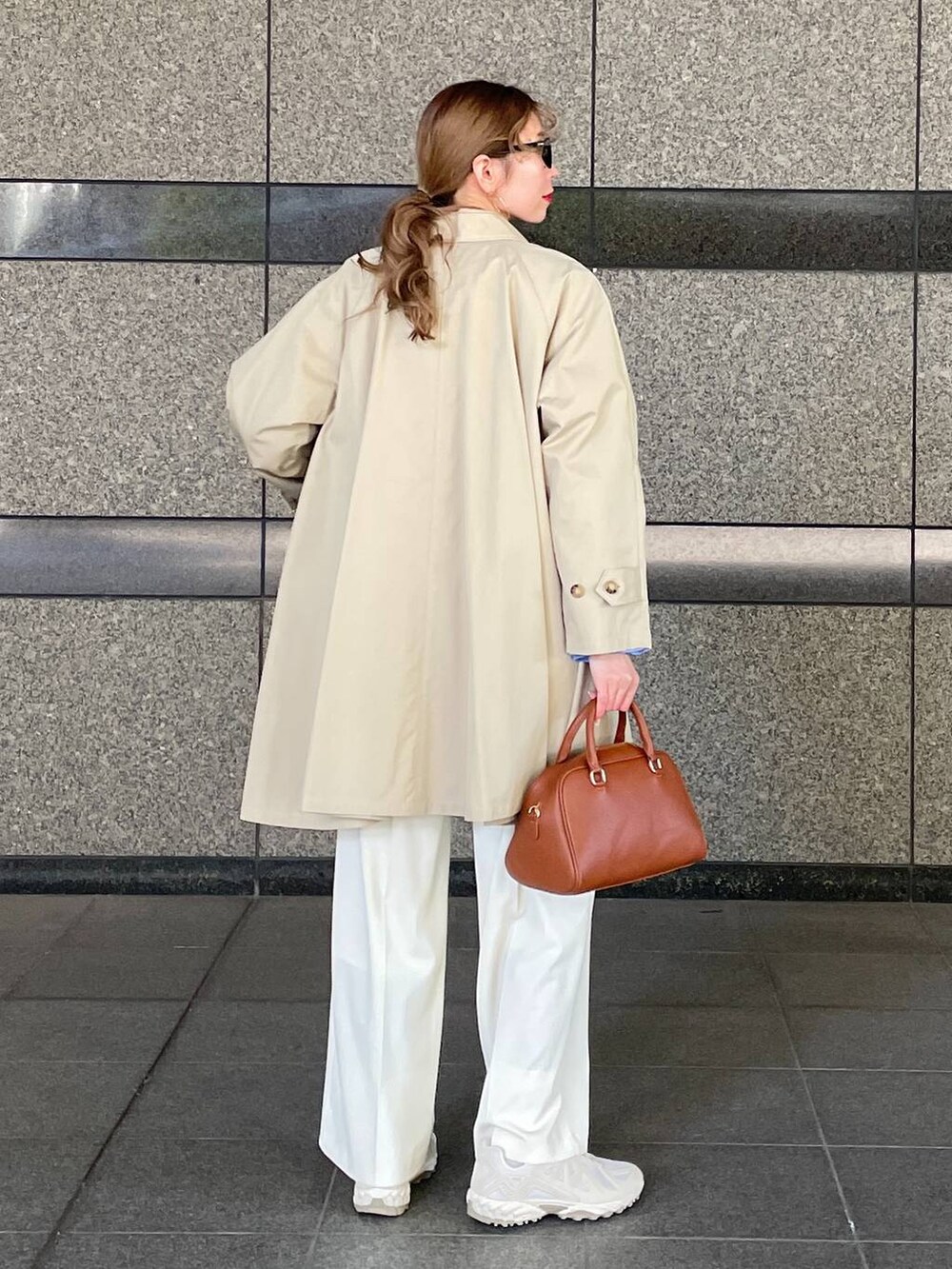 「ワントーン、高見え、ニット、ワイドパンツ、ラフ、骨格ウェーブ、高身長、フェミニン、きれいめ、カジュアル、ウォッシャブル、メガネ、BARNYARDSTORM、メガネ女子、トレンチコート」|「BARNYARDSTORMのBARNYARDSTORM / UVカットラウンドグラス(メガネ、ブラック系)」を使った、みかさん(レディース・174cm)の冬コーディネートの4枚目の写真