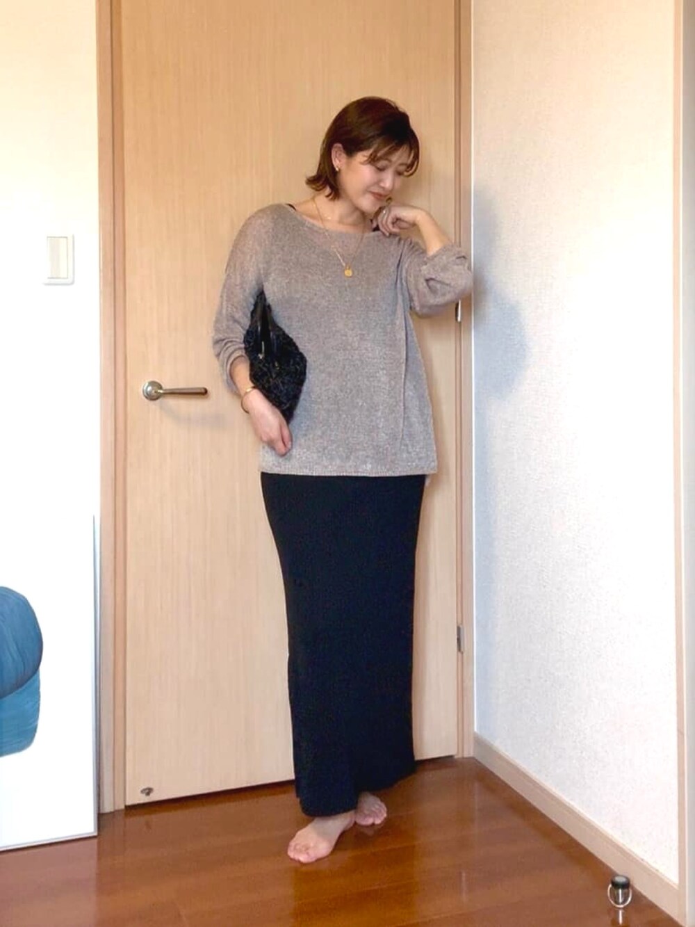 「シンプルスタイル、夏ファッション、大人ファッション、ラクチンコーデ、ワンピースコーデ、おでかけコーデ、ワンピ―ス、ゆるコーデ、アラフォーコーデ、アラフォー、骨格ウェーブ、30代、30代コーデ、30代ファッション」｜「RIVE DROITEの【好評につき新色追加決定】メランジルーズニット（ニット/セーター、ブラウン系）」を使った、shihoさん（骨格ウェーブ・レディース・165cm）の夏コーディネートの2枚目の写真