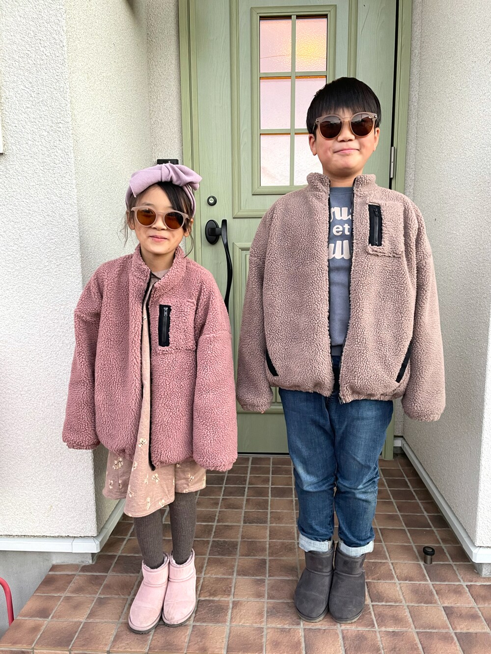 「devirockの楽デニム タックパンツ（デニムパンツ、ブルー系）」を使った、daiminaさん（キッズ・140cm）の秋コーディネートの2枚目の写真