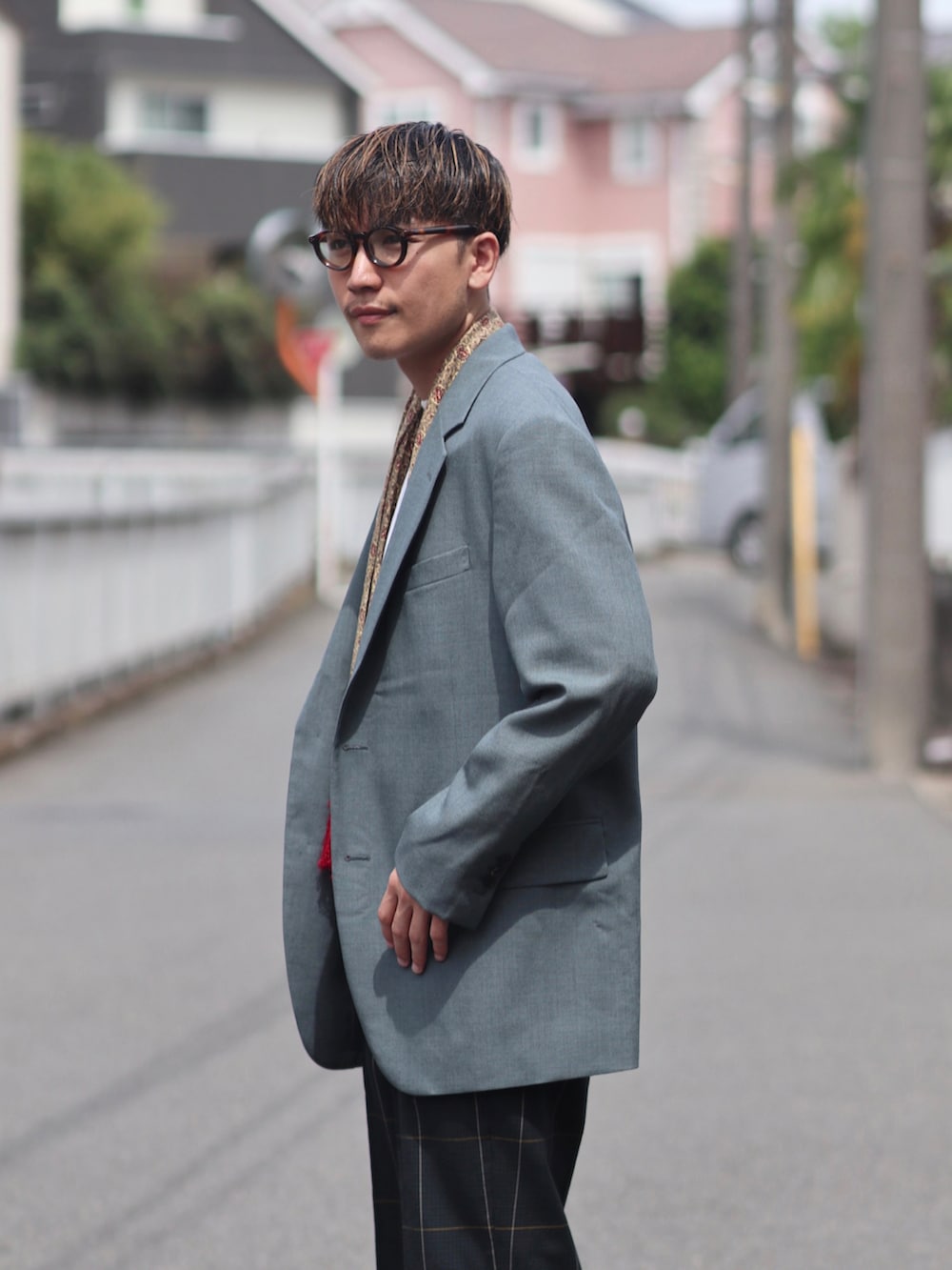 「おしゃれさんと繋がりたい、レイヤードスタイル、ビッグシルエット、スラックス、きれいめカジュアル、古着好きな人と繋がりたい、古着MIX、ヴィンテージ、革靴、いいね、save、フォローお願いします🤑」｜「YLEVEのアイテム（ジャケット/アウター、グレー系）」を使った、イツキナカヤマさん（メンズ・172cm）の秋コーディネートの3枚目の写真