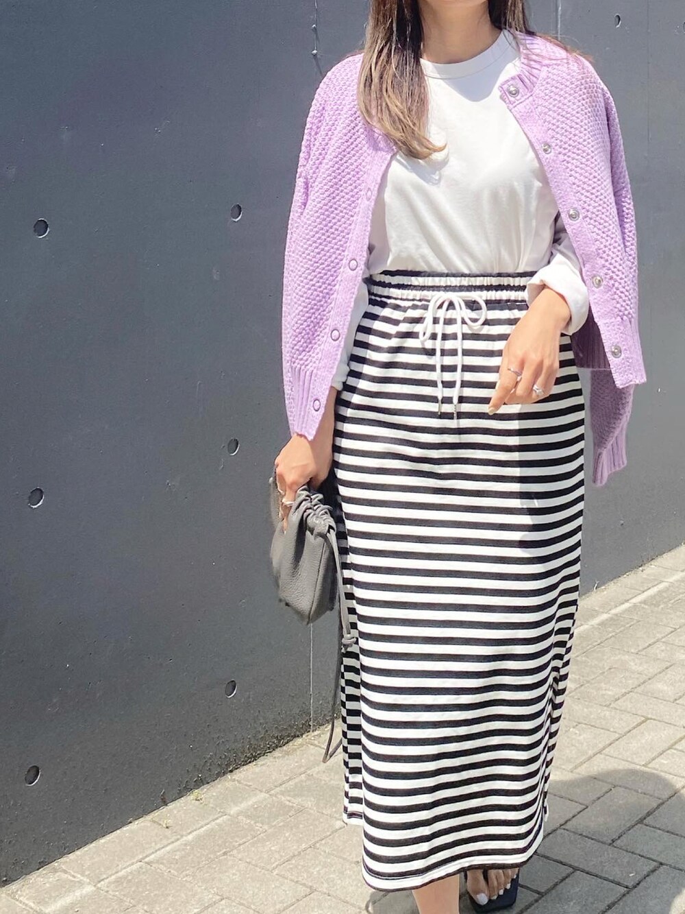 「Ciena、styledoor、Emmataylor、aeyon、plachic、カーディガン、2wayカーディガン、ボーダー、ボーダースカート、AYAKOBAG、巾着バッグ、ZARA、サンダル、きれいめカジュアル、オトナカジュアル」｜「CIENAのカノコ2wayカーディガン（カーディガン/ボレロ、パープル系）」を使った、mikaさん（レディース・157cm）の春コーディネートの4枚目の写真