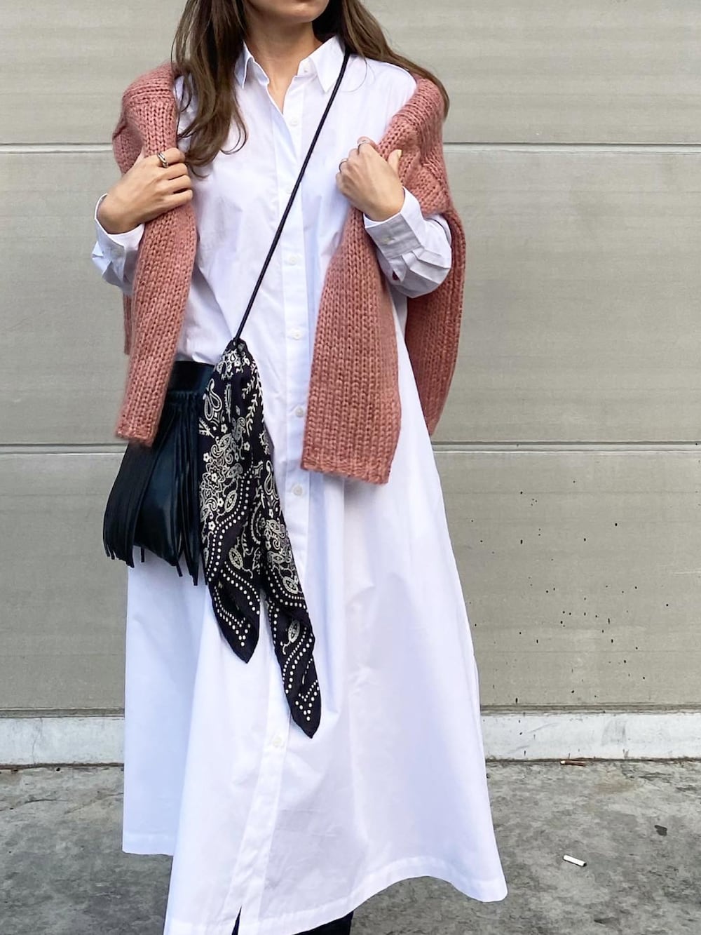「ワンピース、シャツワンピ、ユニクロ、UNIQLO、カーディガン、plachic、aeyon、nomadis、フリンジバッグ、manipuri、ペイズリー、スカーフ、オトナカジュアル、きれいめカジュアル、ロングブーツ」｜「heart actionのアイテム（ブーツ、ブラック系）」を使った、mikaさん（レディース・157cm）の冬コーディネートの5枚目の写真