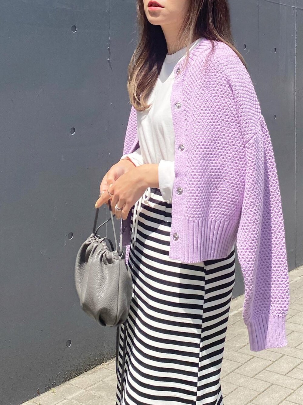 「Ciena、styledoor、Emmataylor、aeyon、plachic、カーディガン、2wayカーディガン、ボーダー、ボーダースカート、AYAKOBAG、巾着バッグ、ZARA、サンダル、きれいめカジュアル、オトナカジュアル」｜「CIENAのカノコ2wayカーディガン（カーディガン/ボレロ、パープル系）」を使った、mikaさん（レディース・157cm）の春コーディネートの5枚目の写真