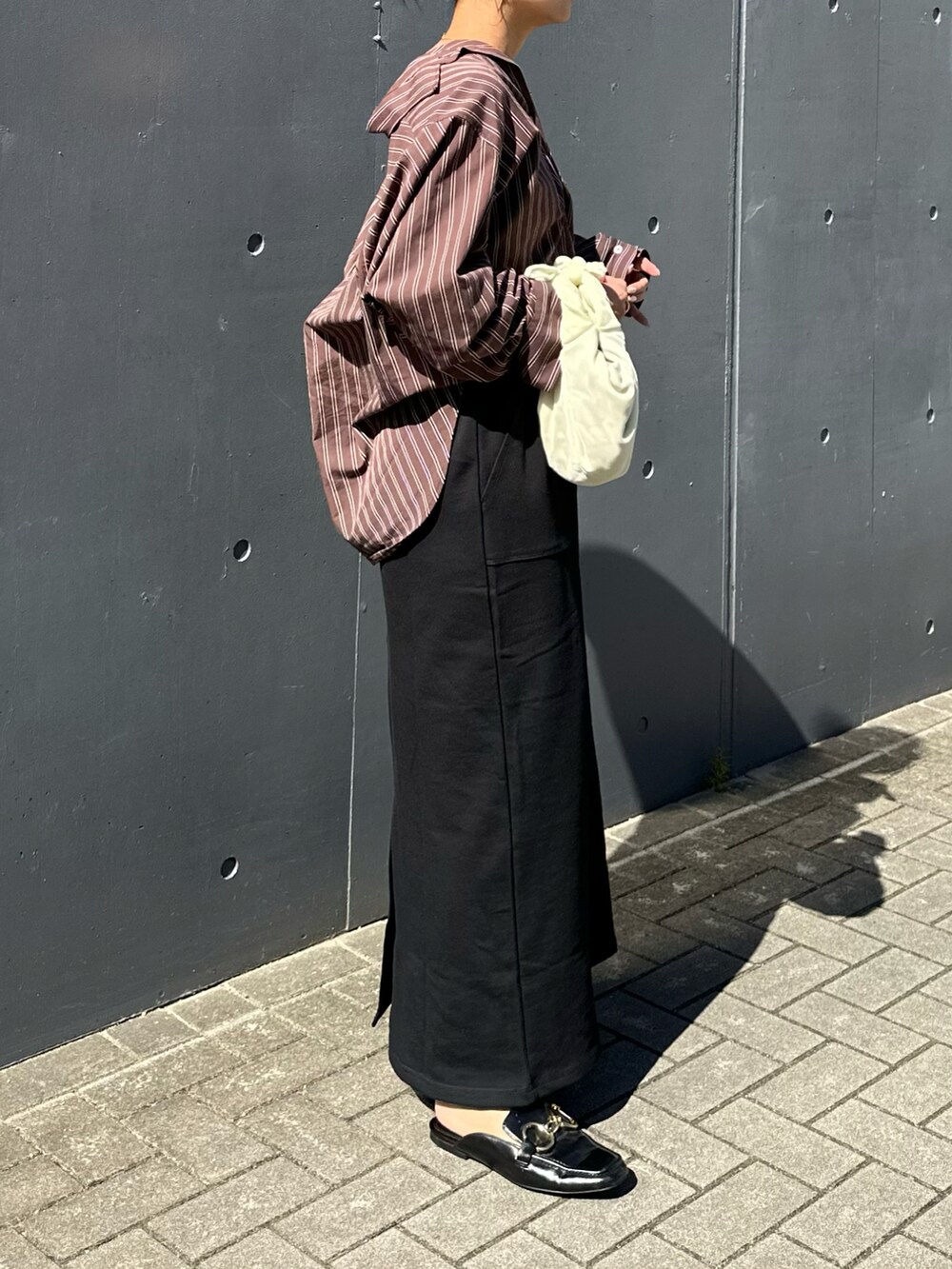 「秋コーデ、秋冬コーデ、大人コーデ、キレイめカジュアル、大人カジュアル、オトナカジュアル、大人女子、きれいめカジュアル、ブラウン、notch.、スウェット、スウェットスカート、スカートコーデ、ママコーデ、ママファッション」｜「ZARAのアイテム（シャツ/ブラウス、ブラウン系）」を使った、mikaさん（レディース・157cm）の秋コーディネートの2枚目の写真