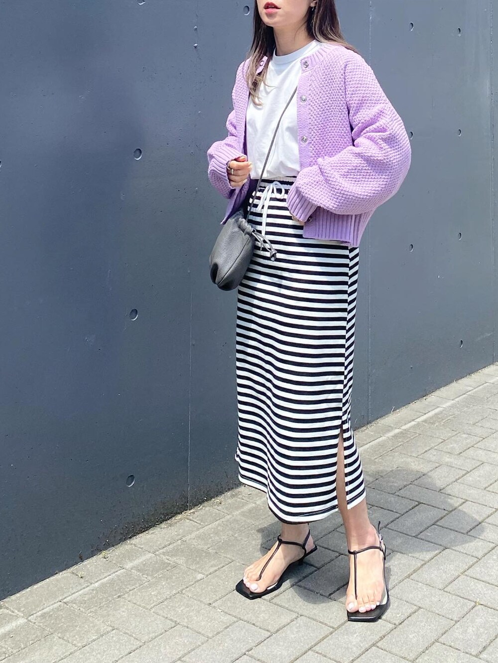 「Ciena、styledoor、Emmataylor、aeyon、plachic、カーディガン、2wayカーディガン、ボーダー、ボーダースカート、AYAKOBAG、巾着バッグ、ZARA、サンダル、きれいめカジュアル、オトナカジュアル」｜「CIENAのカノコ2wayカーディガン（カーディガン/ボレロ、パープル系）」を使った、mikaさん（レディース・157cm）の春コーディネートの2枚目の写真
