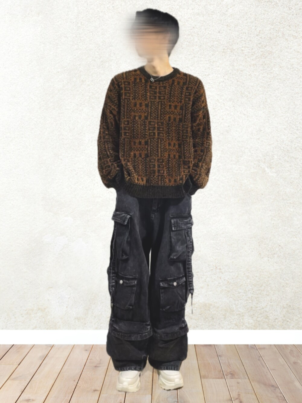 その他のニット/セーター、ブラック系のカーゴパンツ、ホワイト系のスニーカーを着用したメンズの春コーディネートの2枚目の写真