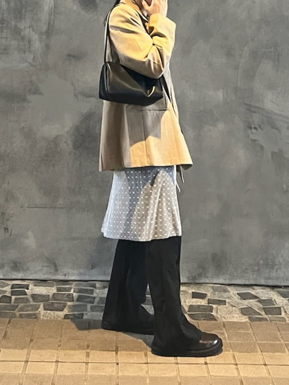 「ジャケット、テーラードジャケット、レイヤードスタイル、レイヤード」｜「UNIQLOのアイテム（シューズ、ブラウン系）」を使った、Mioさん（レディース・153cm）の春コーディネートの2枚目の写真