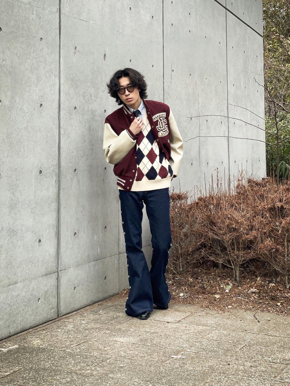 ブラック系のブーツを着用したメンズの冬コーディネートの4枚目の写真