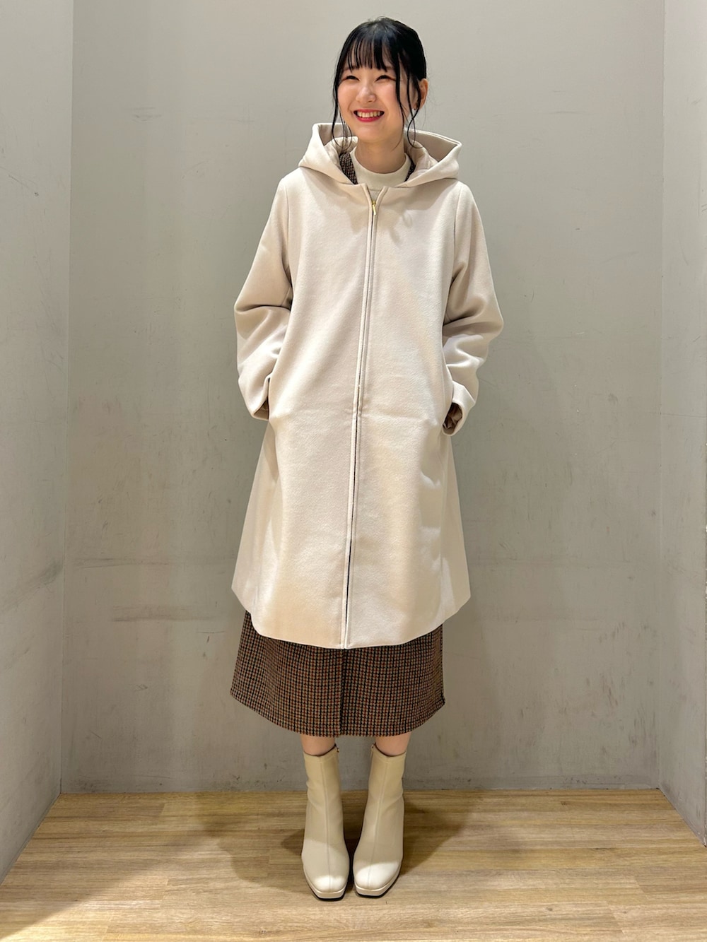 その他のその他アウター、その他のワンピースを着用したレディースの冬コーディネートの2枚目の写真