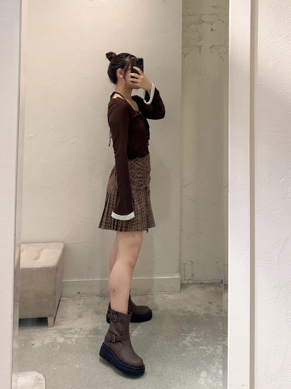 「お出かけコーデ、秋服準備はじめました、今日のコーデ、秋先取りコーデ、モノトーン、低身長コーデ、プチプラ、アツいコーデ全部見せ、オトナ女子、ブーツ、ブーツスタイル、チェック、ブラウン、ブラウスコーデ、ワントーン」｜「OLIVE des OLIVEのランダムテレコボレロアンサンブル　1042060070（アンサンブル、ブラウン系）」を使った、ゆうかさん（レディース・155cm）の夏コーディネートの2枚目の写真
