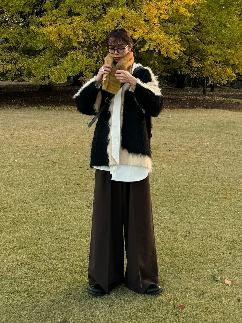 「ファッションを楽しもう、秋服コーデ、着回しコーデ」｜「RUUBONの【RUUBON】split leather tassel loafer / スプリットレザー タッセルローファー（ローファー、ブラック系）」を使った、kaishinさん（メンズ・176cm）の秋コーディネートの3枚目の写真