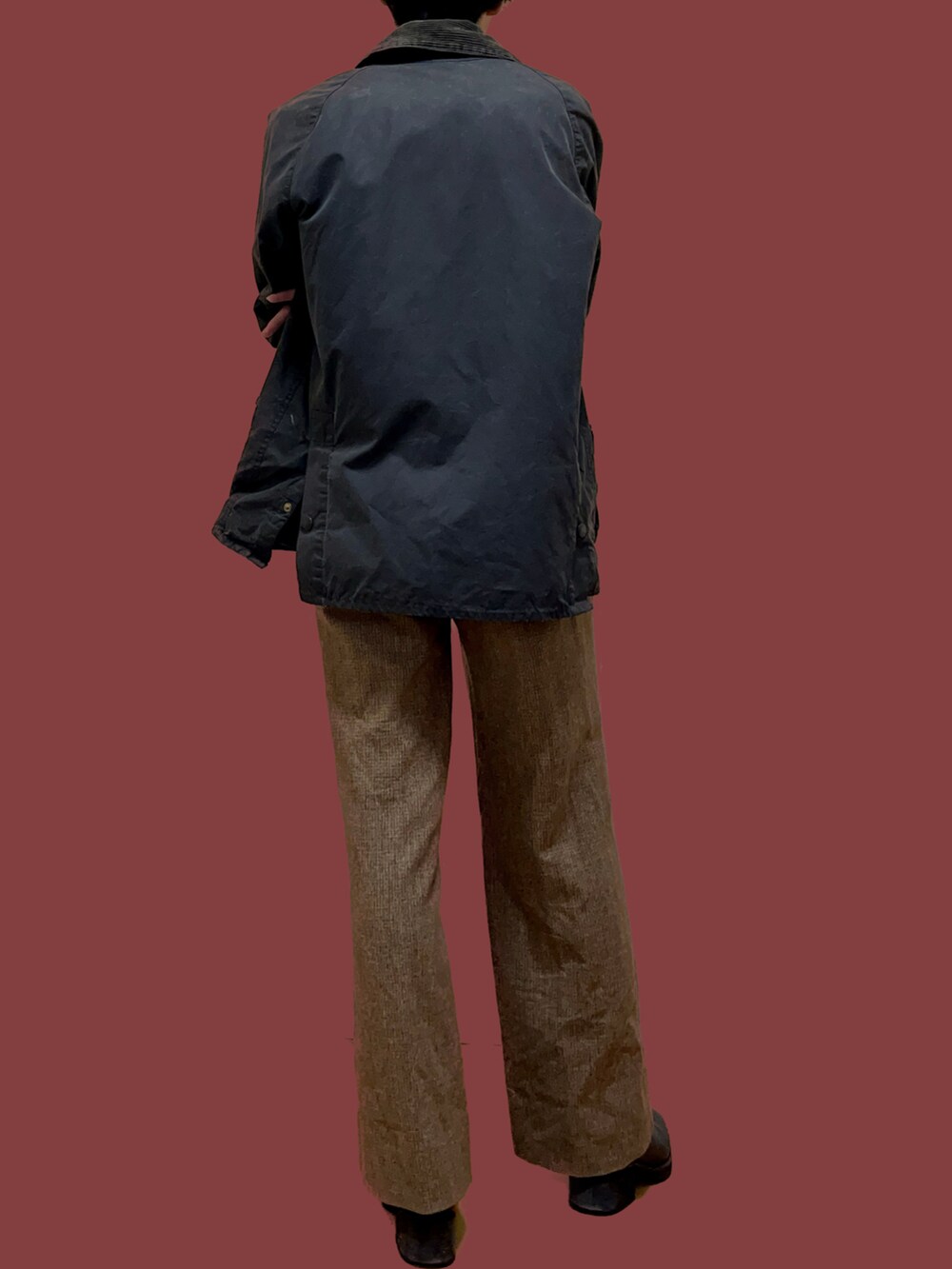 ブラック系のその他アウターを着用したメンズの冬コーディネートの2枚目の写真