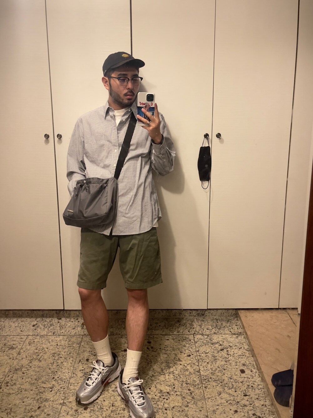 「summer、boy、30代、30代コーデ、韓国ファッション、ユニクロ、出勤コーデ」｜「UNIQLOのアイテム（パンツ、グリーン系）」を使った、Kimnerdさん（メンズ・172cm）の夏コーディネートの2枚目の写真