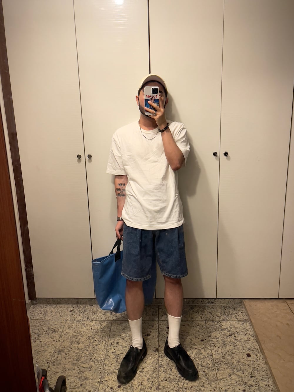「summer、boy、韓国ファッション」｜「musinsa standardのアイテム（Tシャツ/カットソー、ホワイト系）」を使った、Kimnerdさん（メンズ・172cm）の夏コーディネートの2枚目の写真