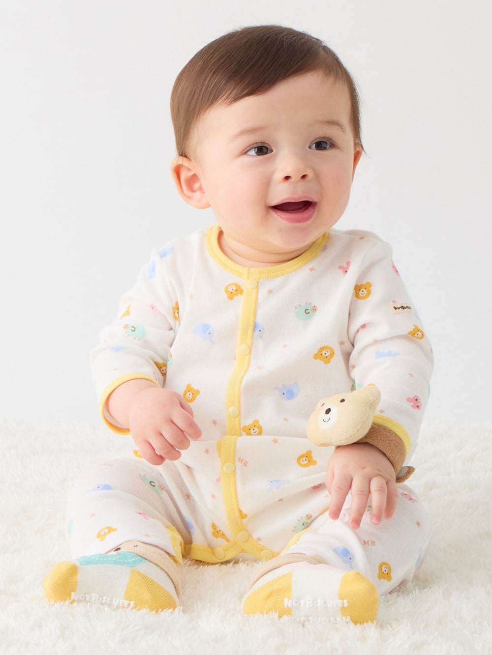 ブルー系の肌着、ピンク系の肌着、その他の肌着を着用したキッズの夏コーディネートの2枚目の写真