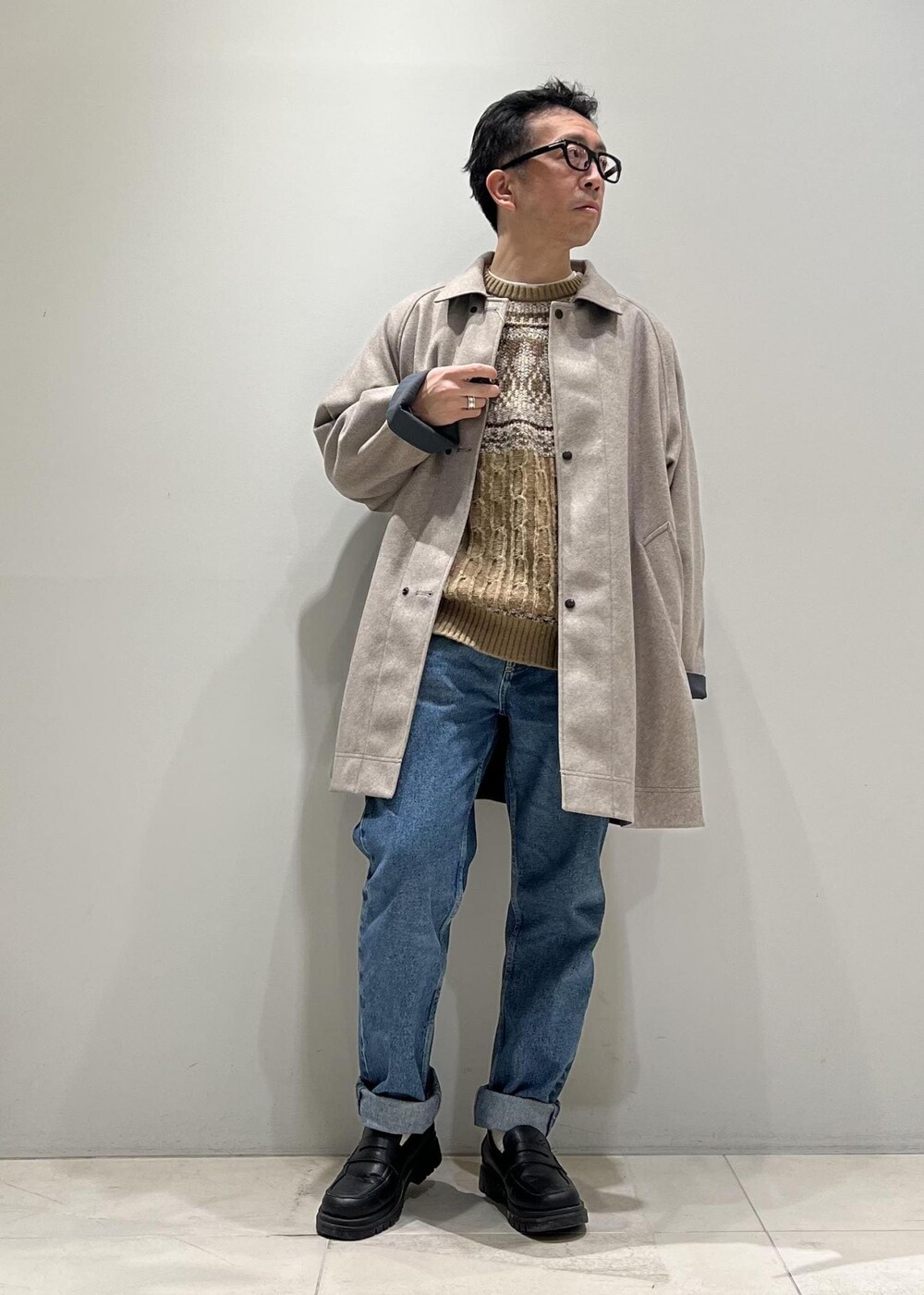 「ADAM ET ROPÉ、HOMME、UNISEX、骨格ストレート、イエベ、カジュアル、大人カジュアル、秋コーデ、冬コーデ、秋ファッション、冬ファッション、23AW秋の新作、23AW冬の新作、ジレ、ベスト」｜「ADAM ET ROPE'の【CESSE】スクラップレザーボリュームソールローファー/リサイクルレザー/ユニセックス（ローファー、ブラック系）」を使った、Yuuki Mizさん（メンズ・165cm）の冬コーディネートの6枚目の写真