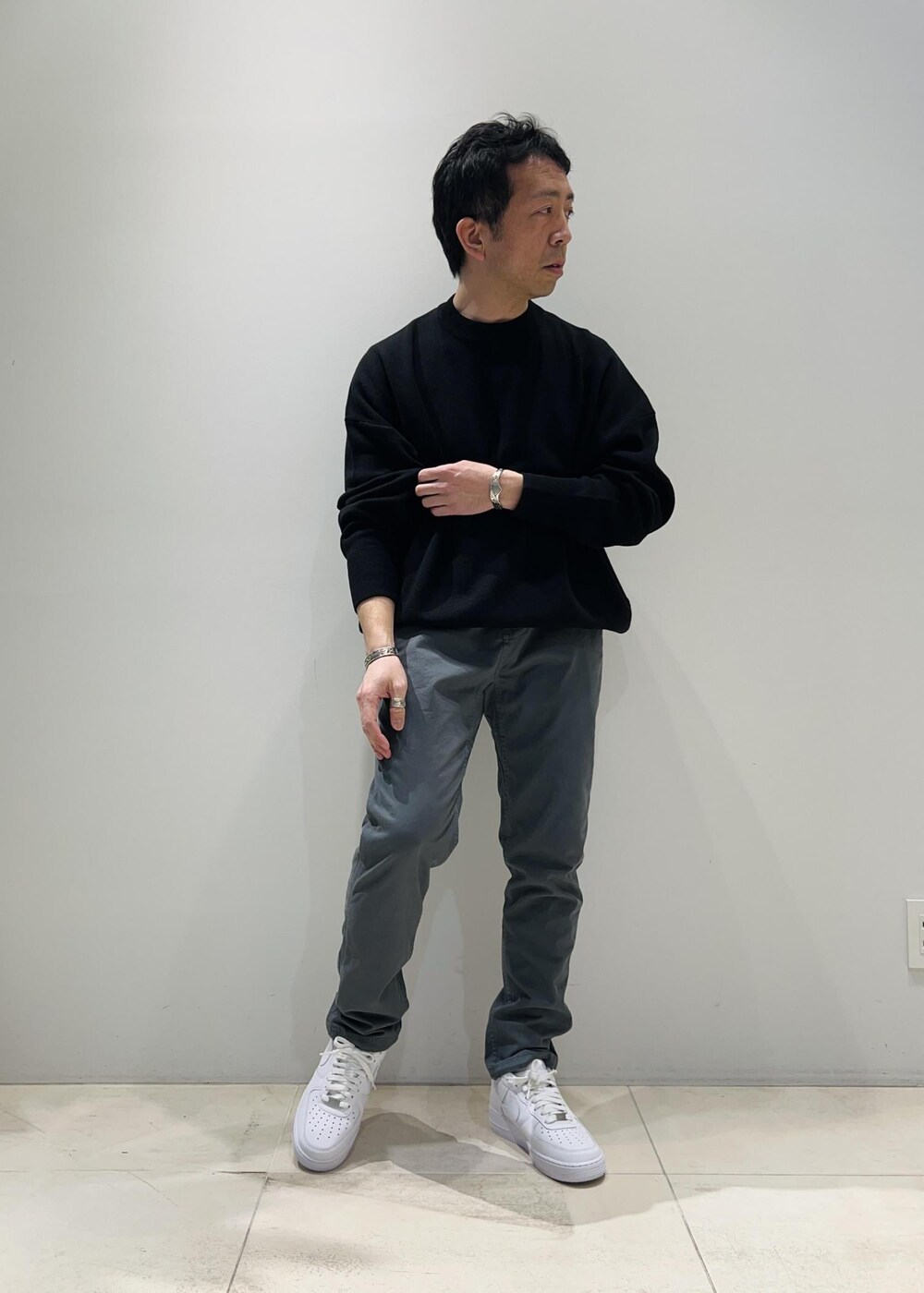 「ADAM ET ROPÉ、HOMME、UNISEX、骨格ストレート、イエベ、きれいめカジュアル、カジュアル、大人カジュアル、春コーデ、春ファッション、オーバーサイズ、ビッグシルエット、ニット、コート」｜「ADAM ET ROPE'の【WEB限定】玉虫色 ボリュームスリーブ バルマカーン ロング ステンカラーコート / ユニセックス（ステンカラーコート、ベージュ系）」を使った、Yuuki Mizさん（メンズ・165cm）の春コーディネートの5枚目の写真