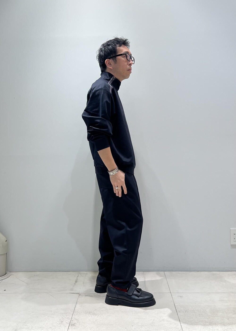 「ADAM ET ROPÉ、HOMME、UNISEX、骨格ストレート、イエベ、カジュアル、モード、ミリタリー、秋コーデ、冬コーデ、秋ファッション、冬ファッション、ワントーン、機能素材、洗える」｜「ADAM ET ROPE'の《新色追加・2点セット》M-65 ビッグシルエット モッズコート / コート＆中綿ライナーセット / ライナー取り外し可能 / ユニセックス（モッズコート、ホワイト系）」を使った、Yuuki Mizさん（メンズ・165cm）の秋コーディネートの6枚目の写真