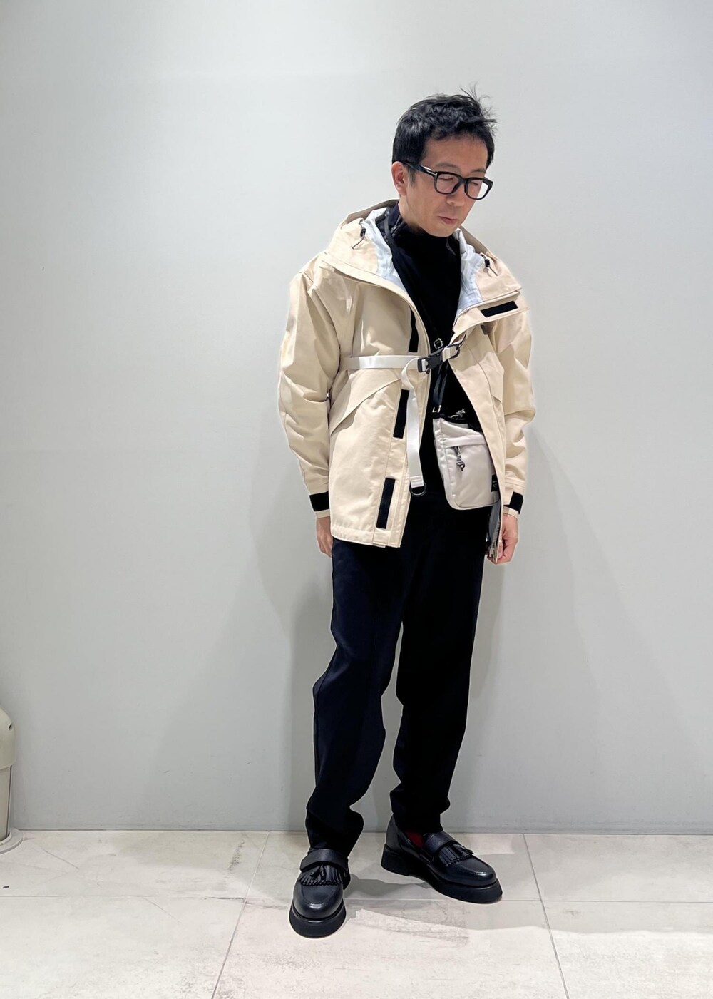 「ADAM ET ROPÉ、HOMME、UNISEX、骨格ストレート、イエベ、きれいめ、きれいめカジュアル、モード、スポーティー、セットアップ、セットアップ対応、春コーデ、秋コーデ、春ファッション、秋ファッション」|「ADAM ET ROPE'の《新色追加・2点セット》M-65 ビッグシルエット モッズコート / コート&中綿ライナーセット / ライナー取り外し可能 / ユニセックス(モッズコート、ホワイト系)」を使った、Yuuki Mizさん(メンズ・165cm)の秋コーディネートの6枚目の写真