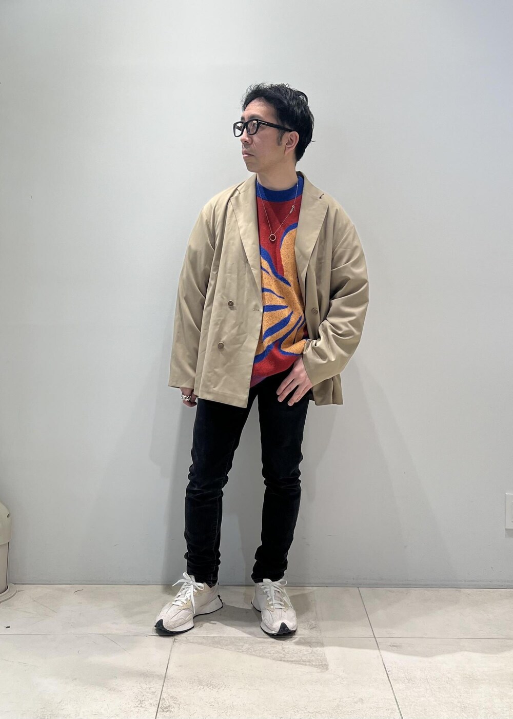「ADAM ET ROPÉ、HOMME、UNISEX、骨格ストレート、イエベ、カジュアル、大人カジュアル、モード、春コーデ、春ファッション、ニット」｜「ADAM ET ROPE'のボタニカル バルキージャカード ルーズニット / UNISEX（ニット/セーター、レッド系）」を使った、Yuuki Mizさん（メンズ・165cm）の春コーディネートの8枚目の写真