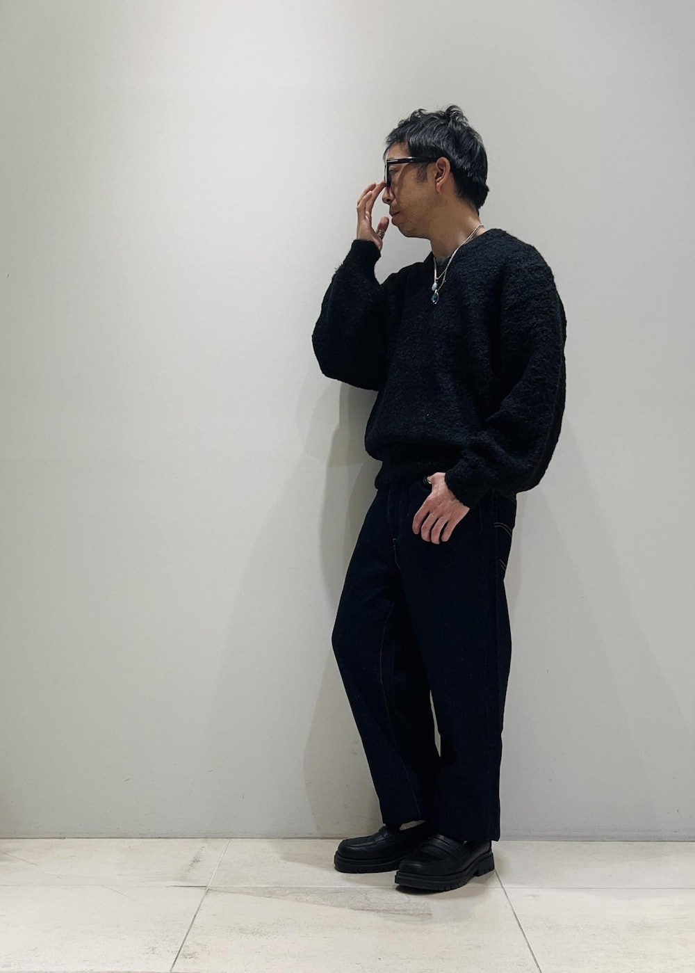 「クリスマス、クリスマスデート、SNaPMeAward23w、ADAM ET ROPÉ、HOMME、UNISEX、骨格ストレート、イエベ、きれいめカジュアル、カジュアル、大人カジュアル、秋、冬、秋コーデ、冬コーデ」｜「ADAM ET ROPE'の【CESSE】スクラップレザーボリュームソールローファー/リサイクルレザー/ユニセックス（ローファー、ブラック系）」を使った、Yuuki Mizさん（メンズ・165cm）の冬コーディネートの2枚目の写真