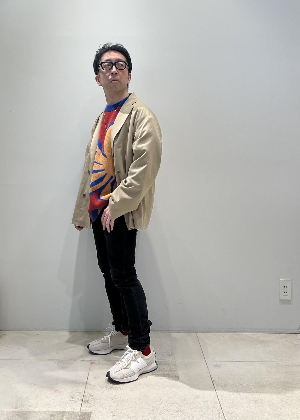 「ADAM ET ROPÉ、HOMME、UNISEX、骨格ストレート、イエベ、カジュアル、大人カジュアル、モード、春コーデ、春ファッション、ニット」｜「ADAM ET ROPE'のボタニカル バルキージャカード ルーズニット / UNISEX（ニット/セーター、レッド系）」を使った、Yuuki Mizさん（メンズ・165cm）の春コーディネートの7枚目の写真