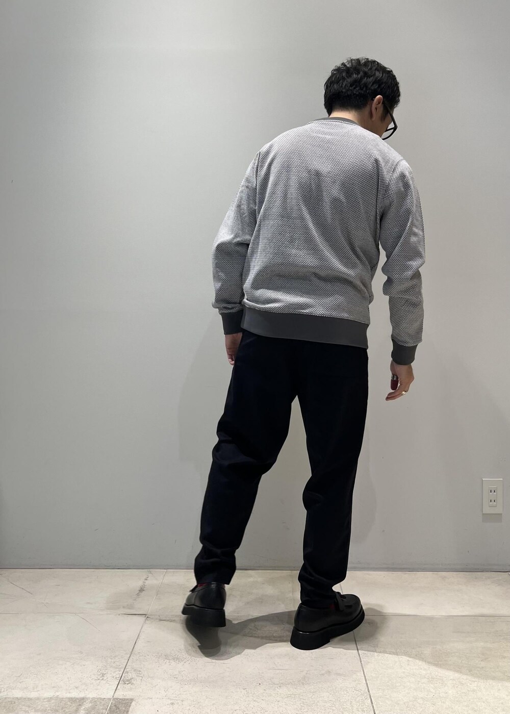 「ADAM ET ROPÉ、HOMME、UNISEX、骨格ストレート、イエベ、カジュアル、大人カジュアル、ミリタリー、秋コーデ、秋ファッション、アースカラー、コート、パンツ」｜「ADAM ET ROPE'の《新色追加・2点セット》M-65 ビッグシルエット モッズコート / コート＆中綿ライナーセット / ライナー取り外し可能 / ユニセックス（モッズコート、グリーン系）」を使った、Yuuki Mizさん（メンズ・165cm）の秋コーディネートの7枚目の写真