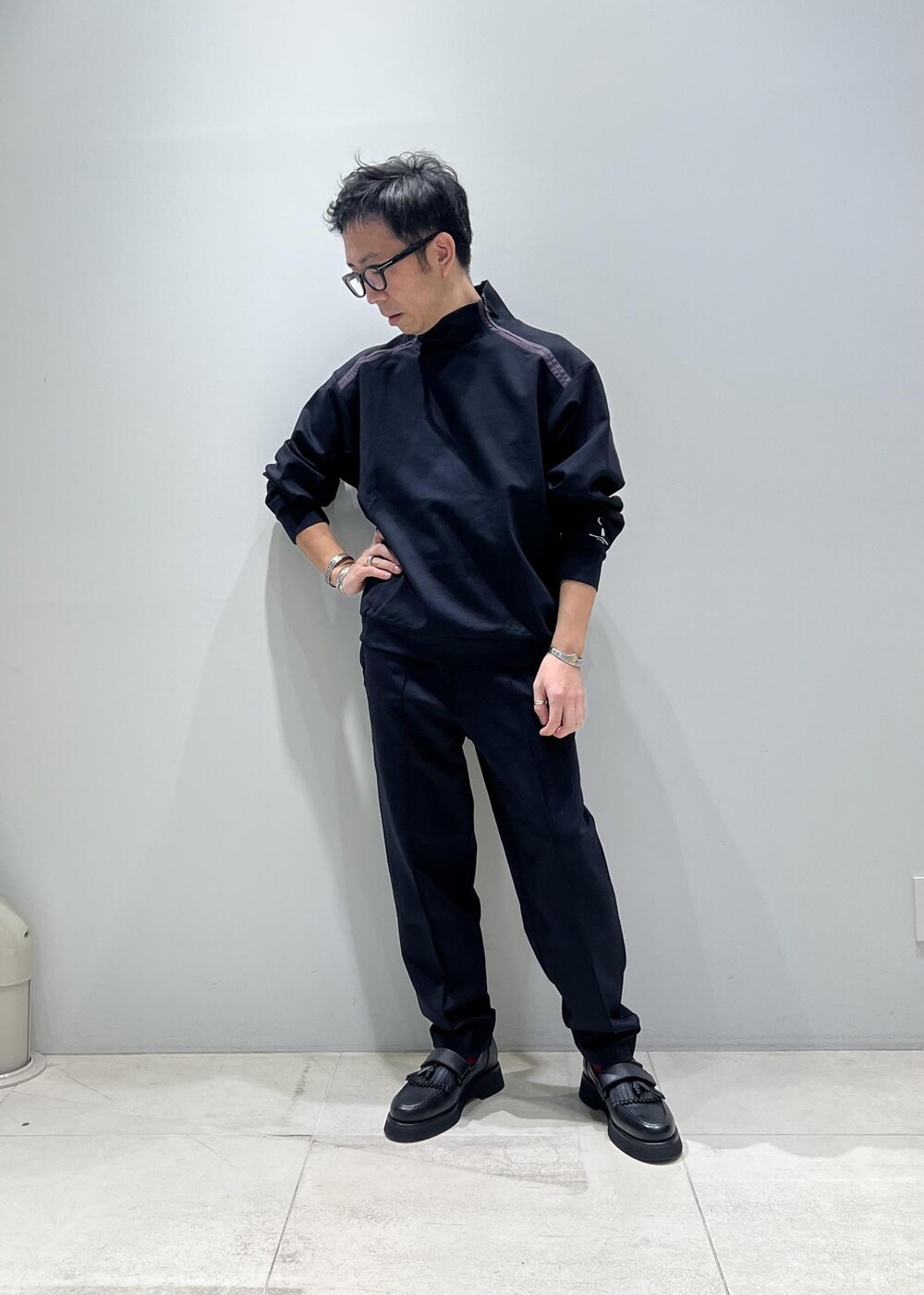 「ADAM ET ROPÉ、HOMME、UNISEX、骨格ストレート、イエベ、スポーティー、アウトドア、セットアップ、セットアップ対応、秋コーデ、秋ファッション、23AW秋の新作、アウター、ジャケット、ブルゾン」｜「WILD THINGSの【WILD THINGS / ワイルドシングス 別注】TOOLSTRAP DENALI JACKET / 3レイヤー マウンテンパーカー / ユニセックス（マウンテンパーカー、ホワイト系）」を使った、Yuuki Mizさん（メンズ・165cm）の秋コーディネートの6枚目の写真