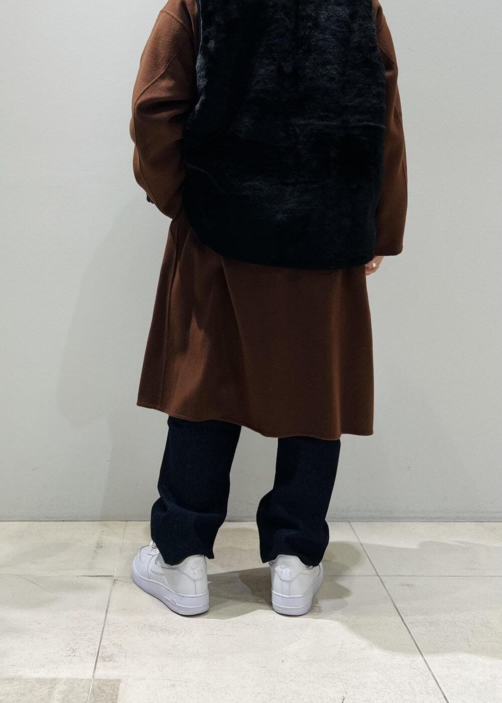 「ADAM ET ROPÉ、HOMME、UNISEX、骨格ストレート、イエベ、秋コーデ、冬コーデ、秋ファッション、冬ファッション、コート、デニムパンツ、メガネ」｜「Levi'sの【Levi's(R) for BIOTOP】568 STAY LOOSE / UNISEX（デニムパンツ、ブルー系）」を使った、Yuuki Mizさん（メンズ・165cm）の冬コーディネートの5枚目の写真